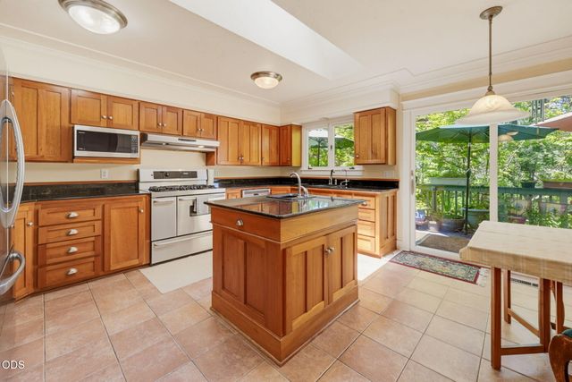 1365 Ponderosa Drive, Ashland, OR 97520