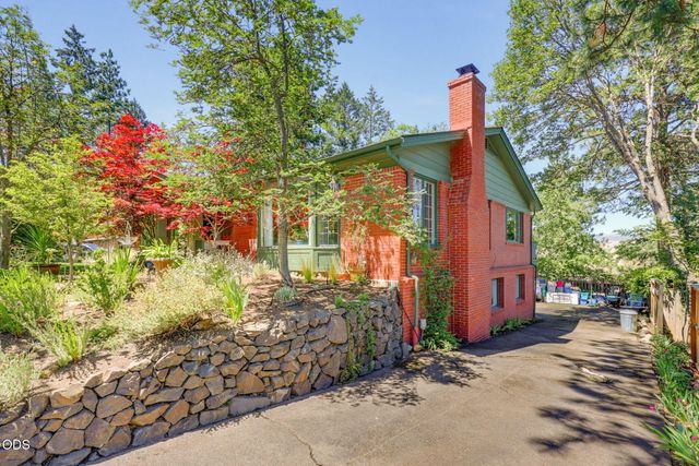 1365 Ponderosa Drive, Ashland, OR 97520