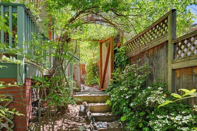 1365 Ponderosa Drive, Ashland, OR 97520
