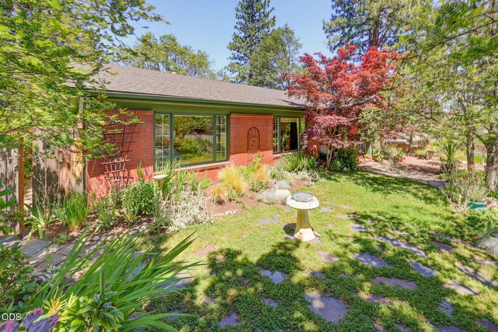 1365 Ponderosa Drive, Ashland, OR 97520