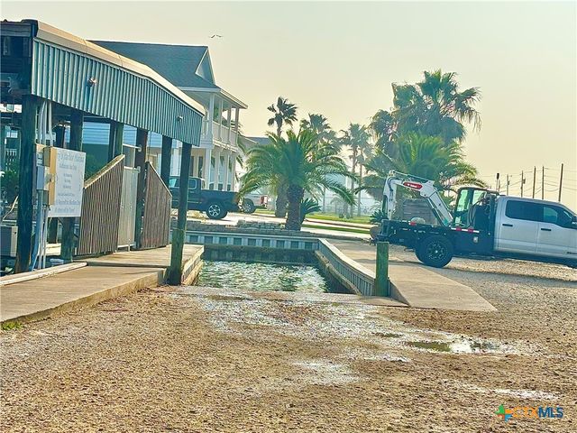 44 Kingfisher Street, Port O'connor, TX 77982