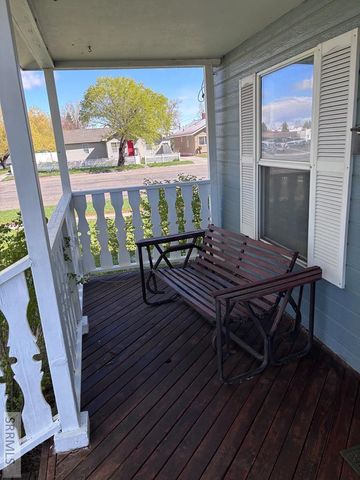 305 S Park Avenue, Shelley, ID 83274