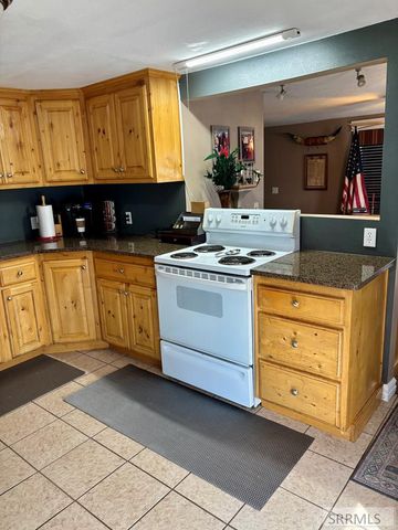 305 S Park Avenue, Shelley, ID 83274