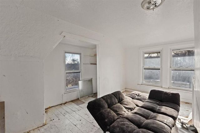 549 Blue Ridge Boulevard, Kansas City, MO 64125