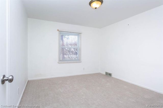 1921 Beverly Street, Sylvan Lake, MI 48320