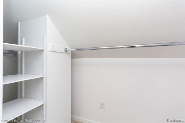 1921 Beverly Street, Sylvan Lake, MI 48320