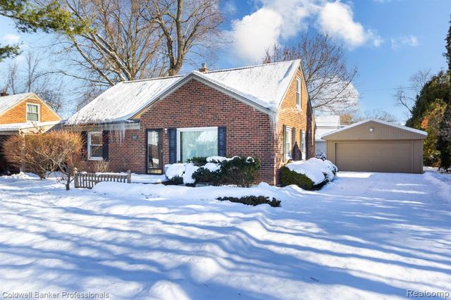 1921 Beverly Street, Sylvan Lake, MI 48320