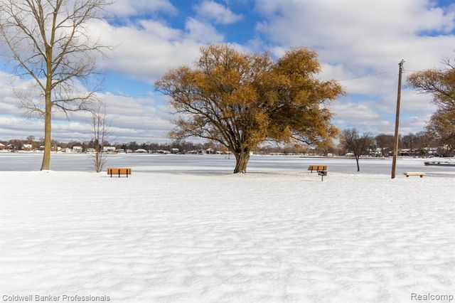 1921 Beverly Street, Sylvan Lake, MI 48320