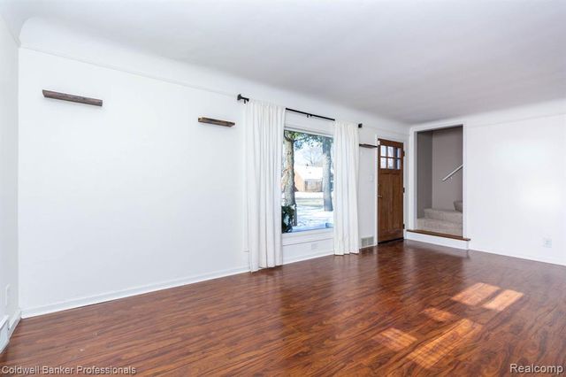 1921 Beverly Street, Sylvan Lake, MI 48320