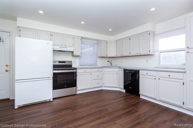 1921 Beverly Street, Sylvan Lake, MI 48320