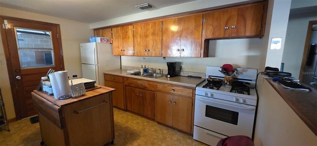 220 MONROE AVENUE, Brooksville, FL 34604