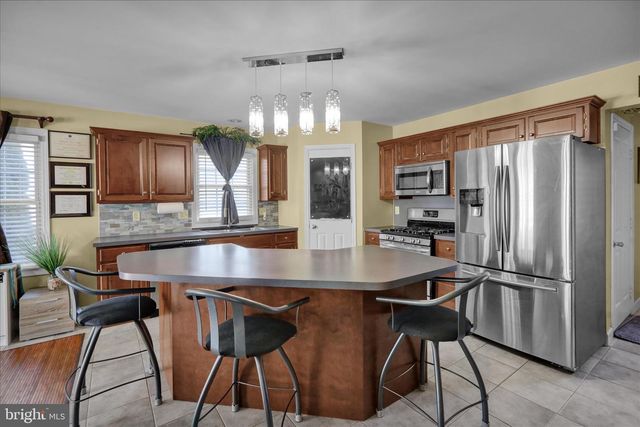 1005 PARKWAY DR, Reading, PA 19605