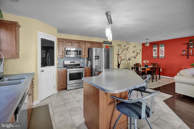 1005 PARKWAY DR, Reading, PA 19605