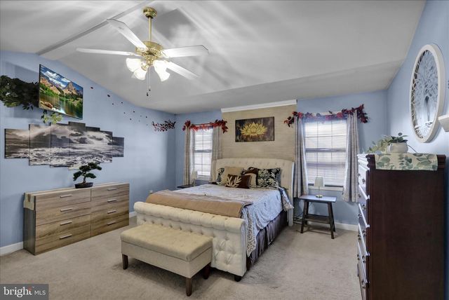 1005 PARKWAY DR, Reading, PA 19605