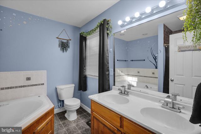 1005 PARKWAY DR, Reading, PA 19605