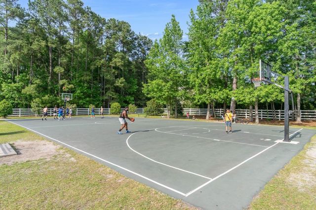 558 Hay Hill Ln., Myrtle Beach, SC 29579