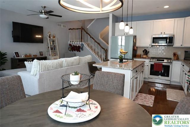 560 Gray Feather Way, Upper Macungie Twp, PA 18104