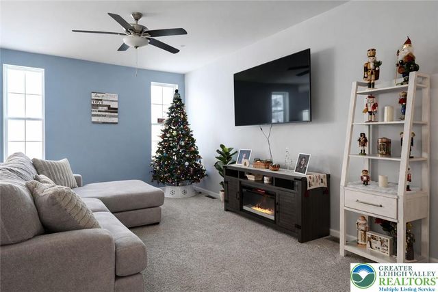 560 Gray Feather Way, Upper Macungie Twp, PA 18104