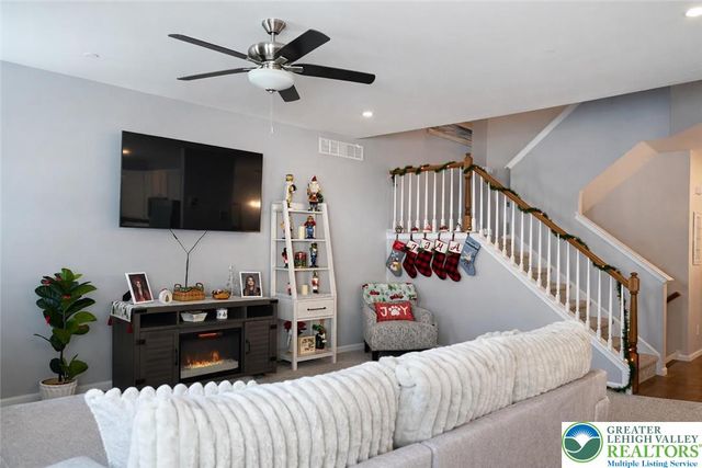 560 Gray Feather Way, Upper Macungie Twp, PA 18104