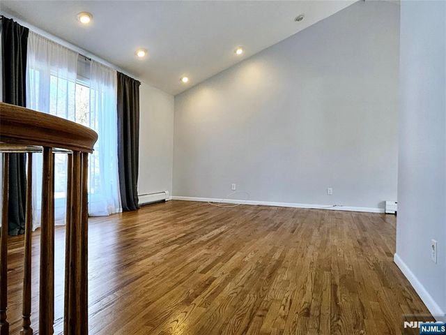 32 6th, Cresskill, NJ 07626