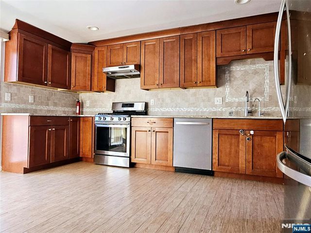 32 6th, Cresskill, NJ 07626