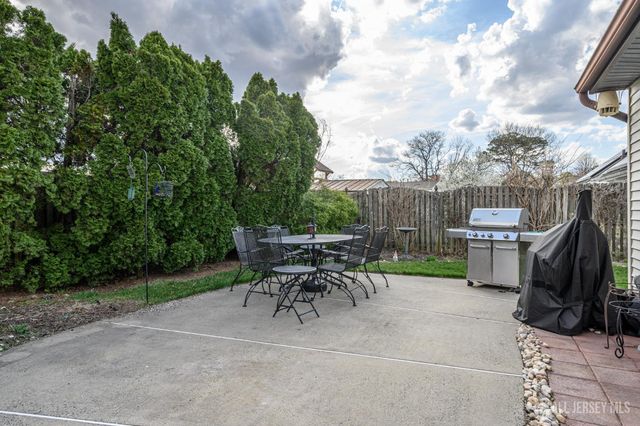 10 Eric Drive, Howell, NJ 07731