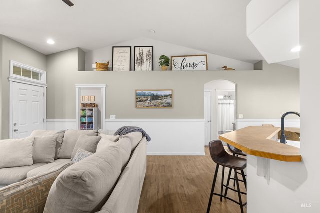 5201 N Toscana Ave, Meridian, ID 83642