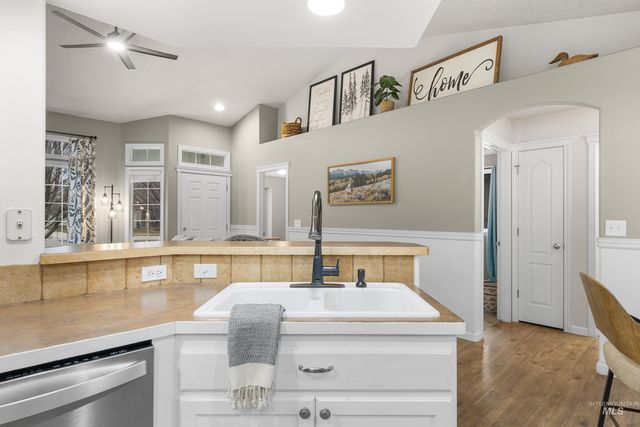 5201 N Toscana Ave, Meridian, ID 83642