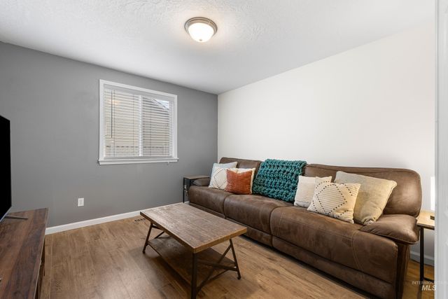 5201 N Toscana Ave, Meridian, ID 83642