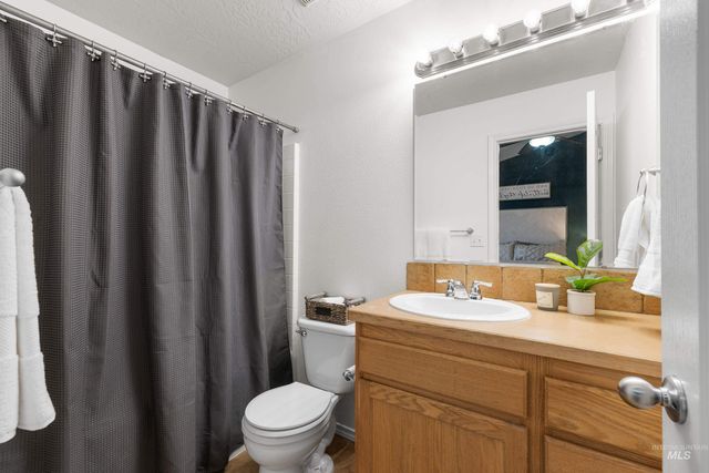 5201 N Toscana Ave, Meridian, ID 83642