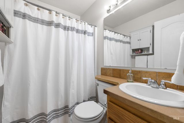 5201 N Toscana Ave, Meridian, ID 83642