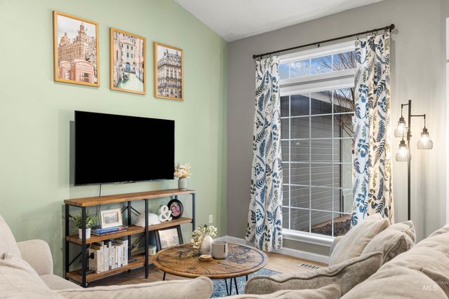 5201 N Toscana Ave, Meridian, ID 83642