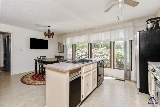 113 Joy Drive, Warner Robins, GA 31088