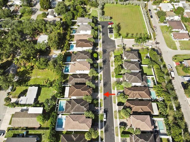 4931 Whispering Way, Fort Lauderdale, FL 33312