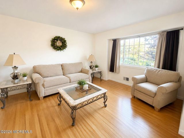 100 Myrtle Street, Lakehurst, NJ 08733