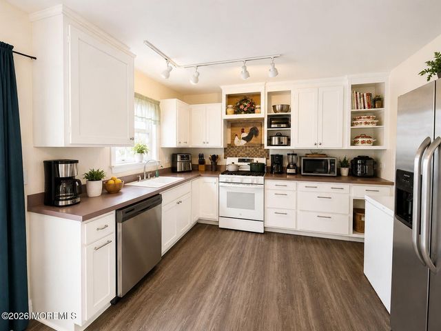 100 Myrtle Street, Lakehurst, NJ 08733
