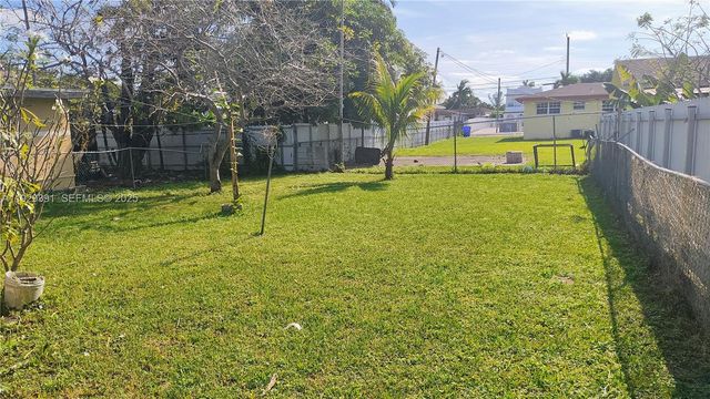 2238 NW 34th St, Miami, FL 33142