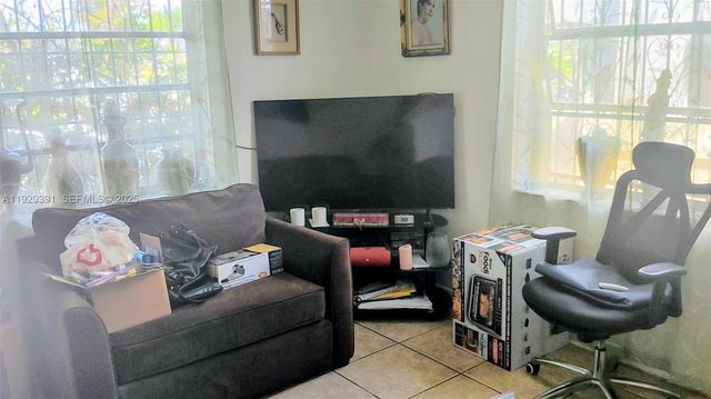 2238 NW 34th St, Miami, FL 33142