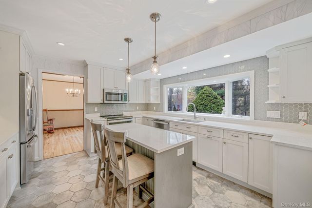 24 Lower Cross, Shoreham, NY 11786