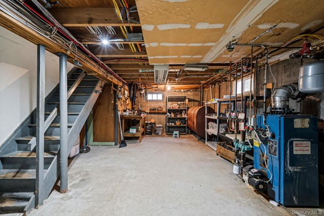 24 Lower Cross, Shoreham, NY 11786