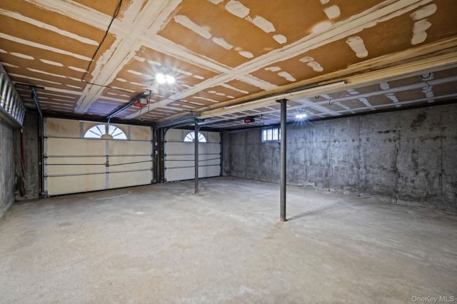 24 Lower Cross, Shoreham, NY 11786