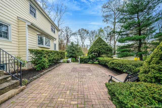 24 Lower Cross, Shoreham, NY 11786