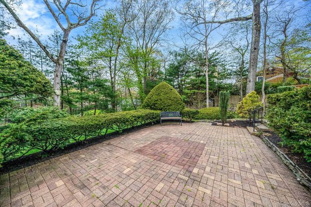 24 Lower Cross, Shoreham, NY 11786