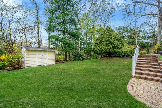 24 Lower Cross, Shoreham, NY 11786