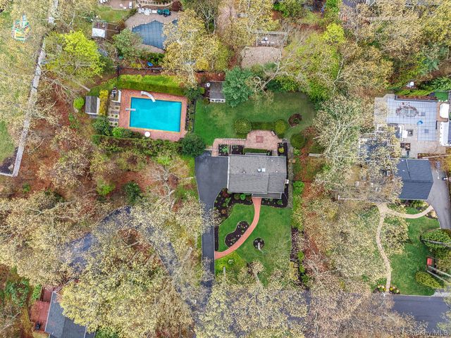 24 Lower Cross, Shoreham, NY 11786