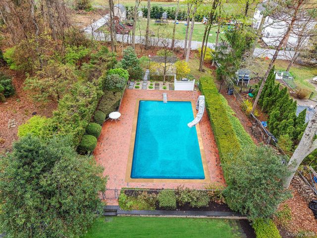 24 Lower Cross, Shoreham, NY 11786