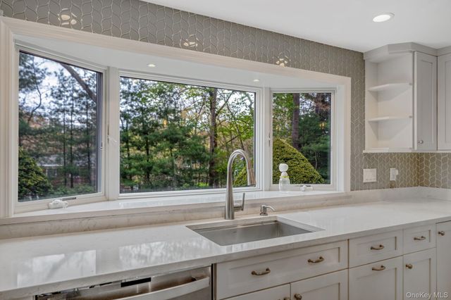 24 Lower Cross, Shoreham, NY 11786