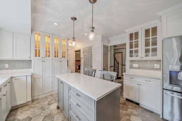 24 Lower Cross, Shoreham, NY 11786