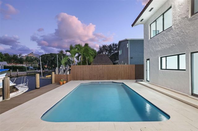 340 SE 13th Ave, Pompano Beach, FL 33060