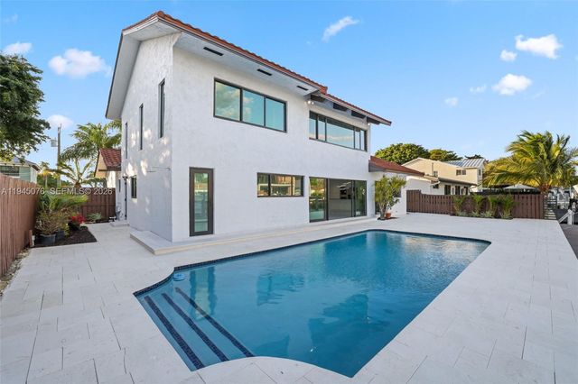 340 SE 13th Ave, Pompano Beach, FL 33060